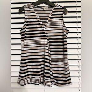 #8). Dana Buchman Sleeveless top Size M excellent condition